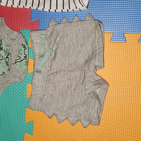 Max & Marcus dinosaur outfit set, size 0-3 months, like new - Picture 3 of 5